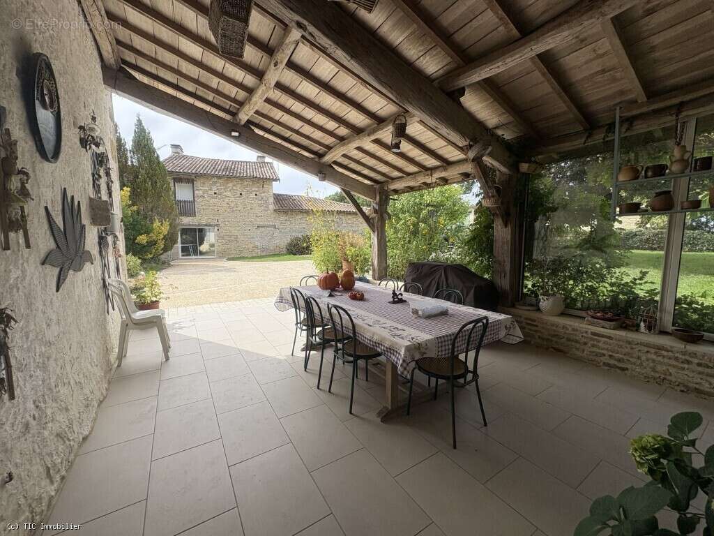 Maison à VILLEFAGNAN