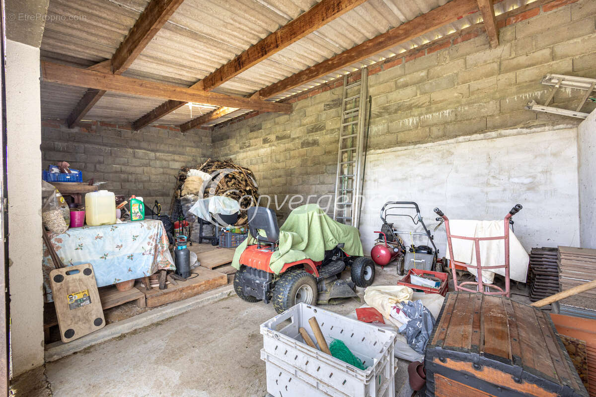 Maison 3 chambres avec double garage et dépendances - photo 13