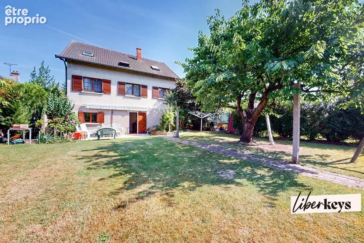 Rare à Villepinte – 197 m² au sol, 7 chambres et 823 m² de jardin : une maison aux multiples possibilités sans travaux - photo 24