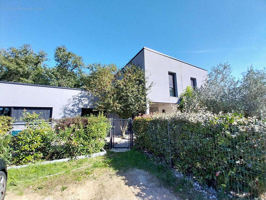 Maison à MONTAMISE