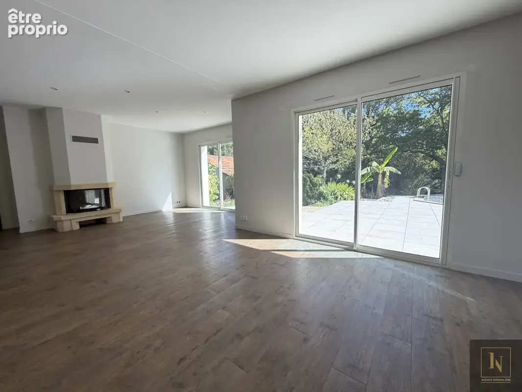 PORNIC, au calme et sur terrain de 2000 m2, maison non mitoyenne de 220 m2 avec vie de plain pied - photo 3