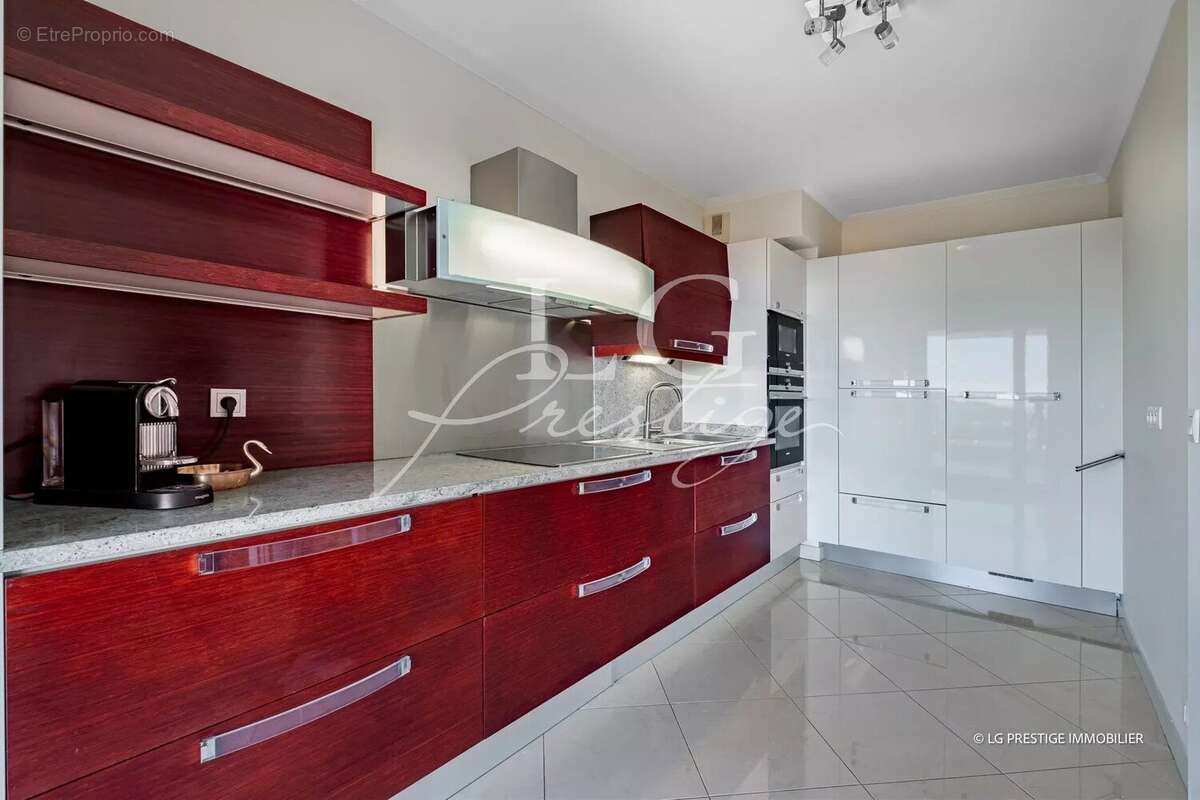 Appartement à MANDELIEU-LA-NAPOULE