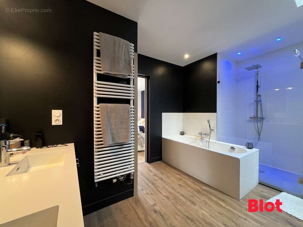 Maison à BAIN-DE-BRETAGNE