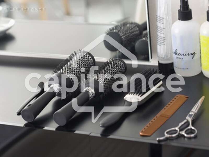 Fonds de commerce salon de coiffure de 58m2 à vendre ANGERS (49) en parts sociales - photo 2