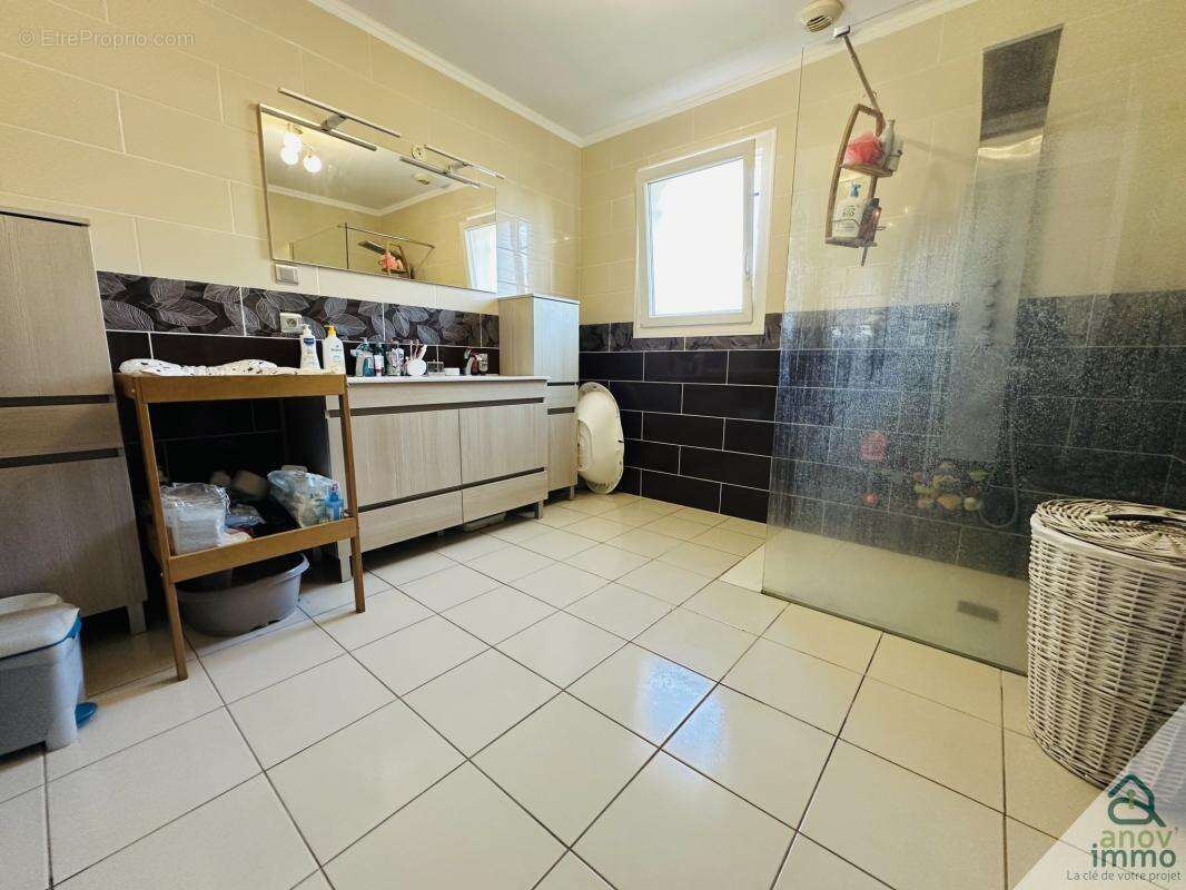 Maison à ROULLET-SAINT-ESTEPHE