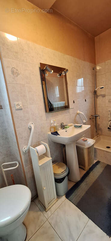 Maison à LAROCHE-SAINT-CYDROINE