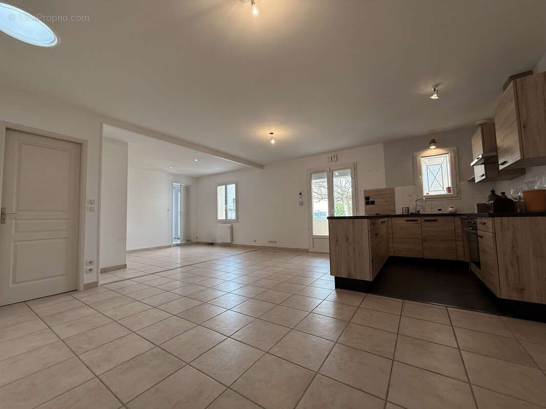 Maison à SAINT-YRIEIX-SUR-CHARENTE