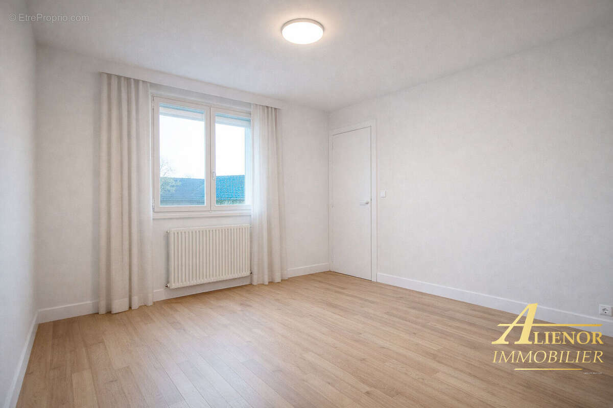 Maison à SAINT-LEON-SUR-L'ISLE