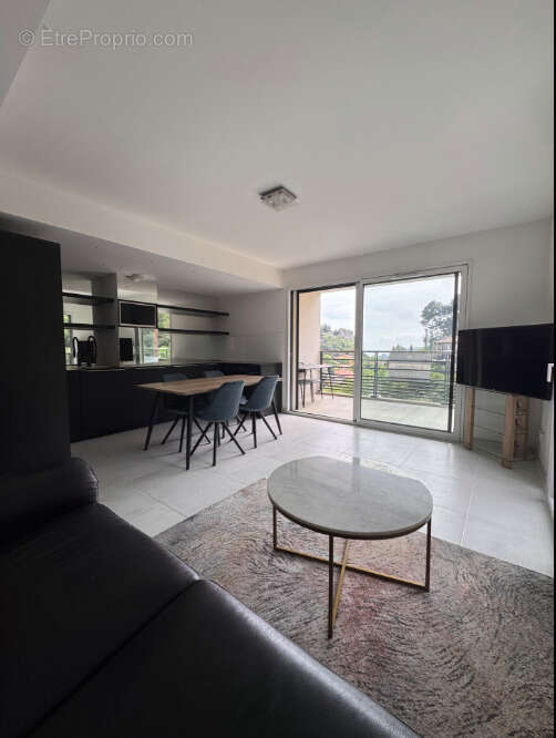 Appartement à EZE