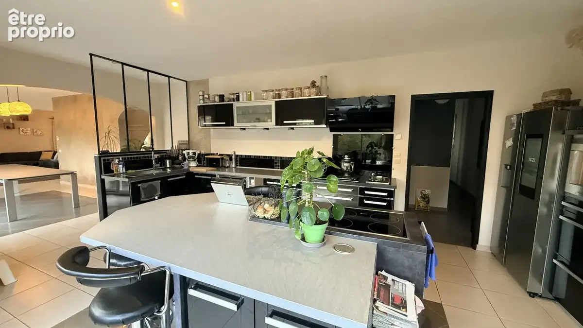 Propriété avec piscine, jardin arboré, garage et studio - photo 9