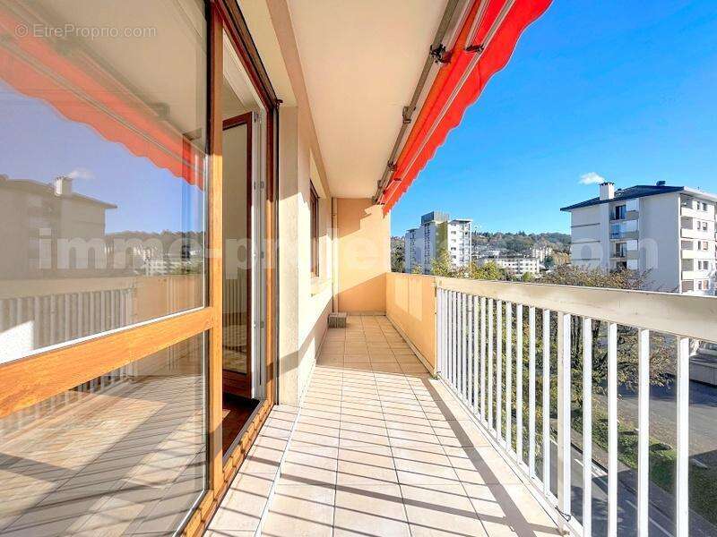 Appartement_T4_Transformé_en_T3_Annemasse_Genève_Ceva_tramway_Suisse_investissement_famille_lumineux_proche_commodité_Séjour_cuisine_séparée_équipée_chambre_salle_de_bains_balcon_vue_ - Appartement à ANNEMASSE