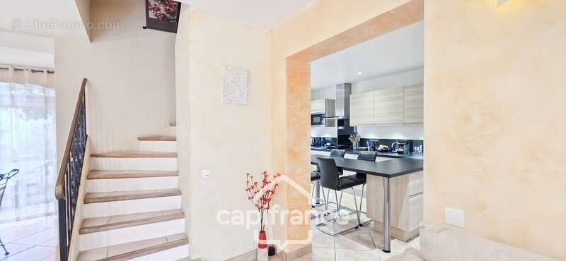 Maison à SOLLIES-PONT