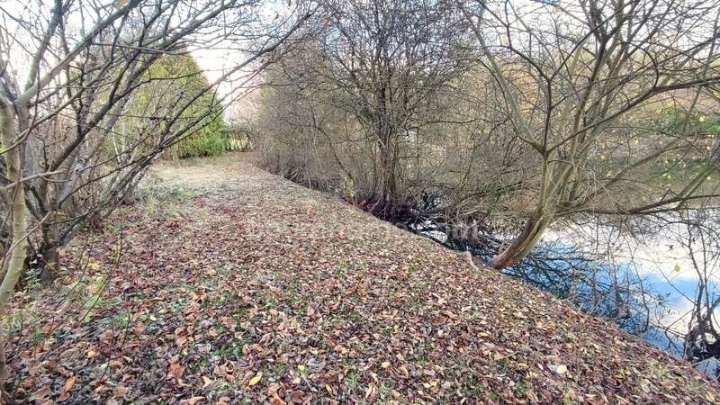 Terrain à MEZIERES-SUR-OISE