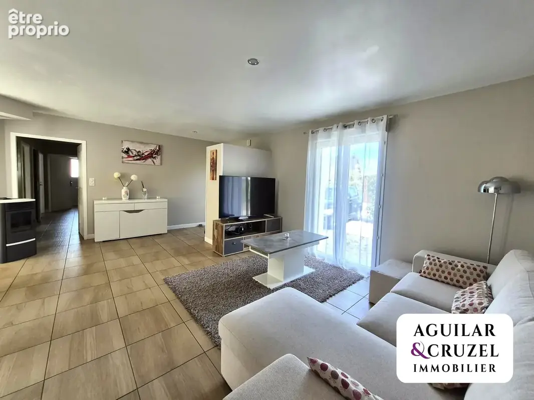 Maison de plain-pied  familiale 5 chambres   Portes de Bourges Ouest - photo 3