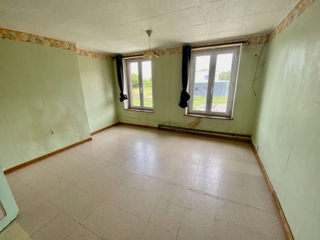 Maison à AVESNES-SUR-HELPE