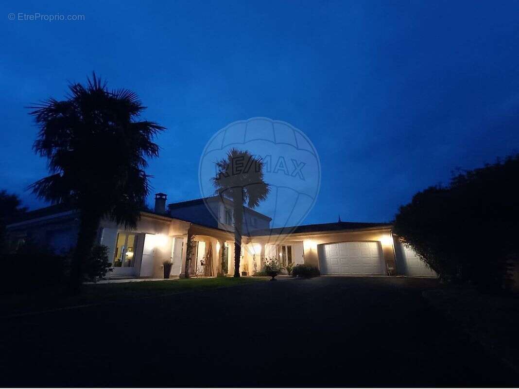 Maison à LES MATHES