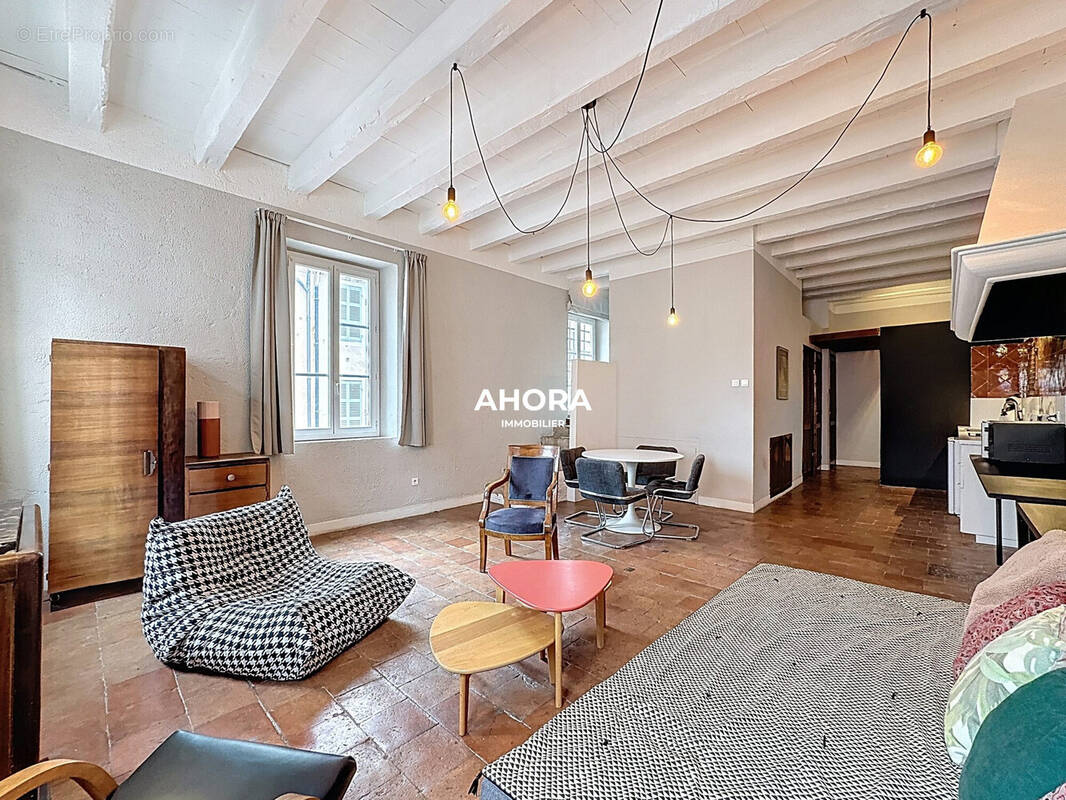 Appartement à MARSEILLE-1E