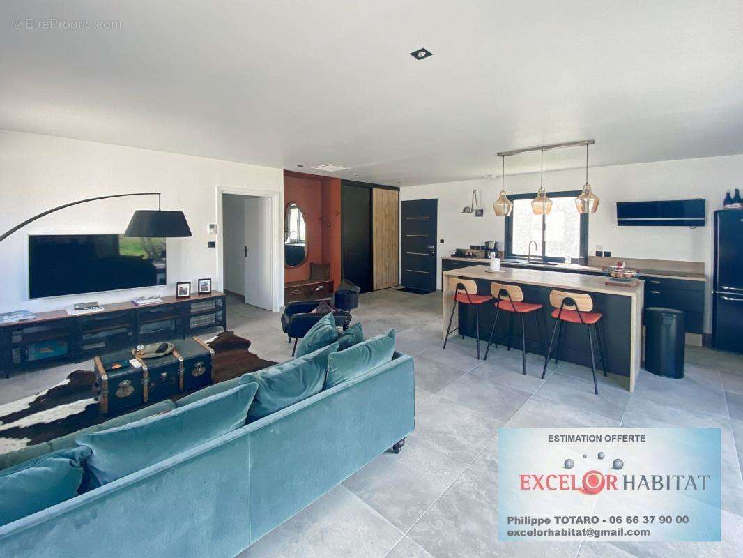 Maison à LA CHAPELLE-DE-GUINCHAY