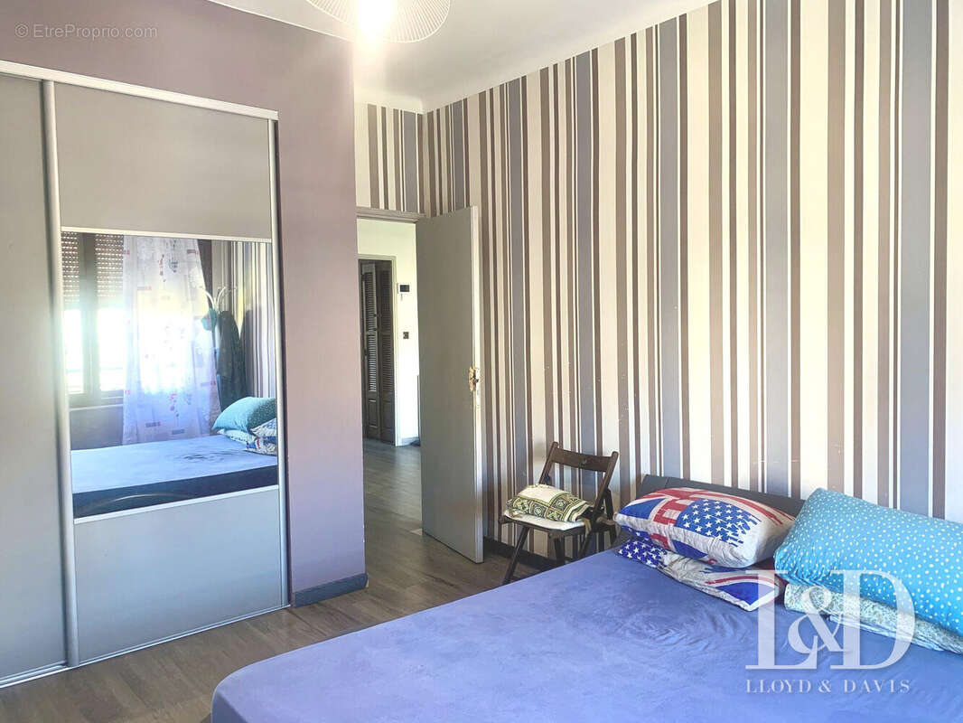 CHAMBRE AVEC PLACARDS  - Appartement à MARSEILLE-6E