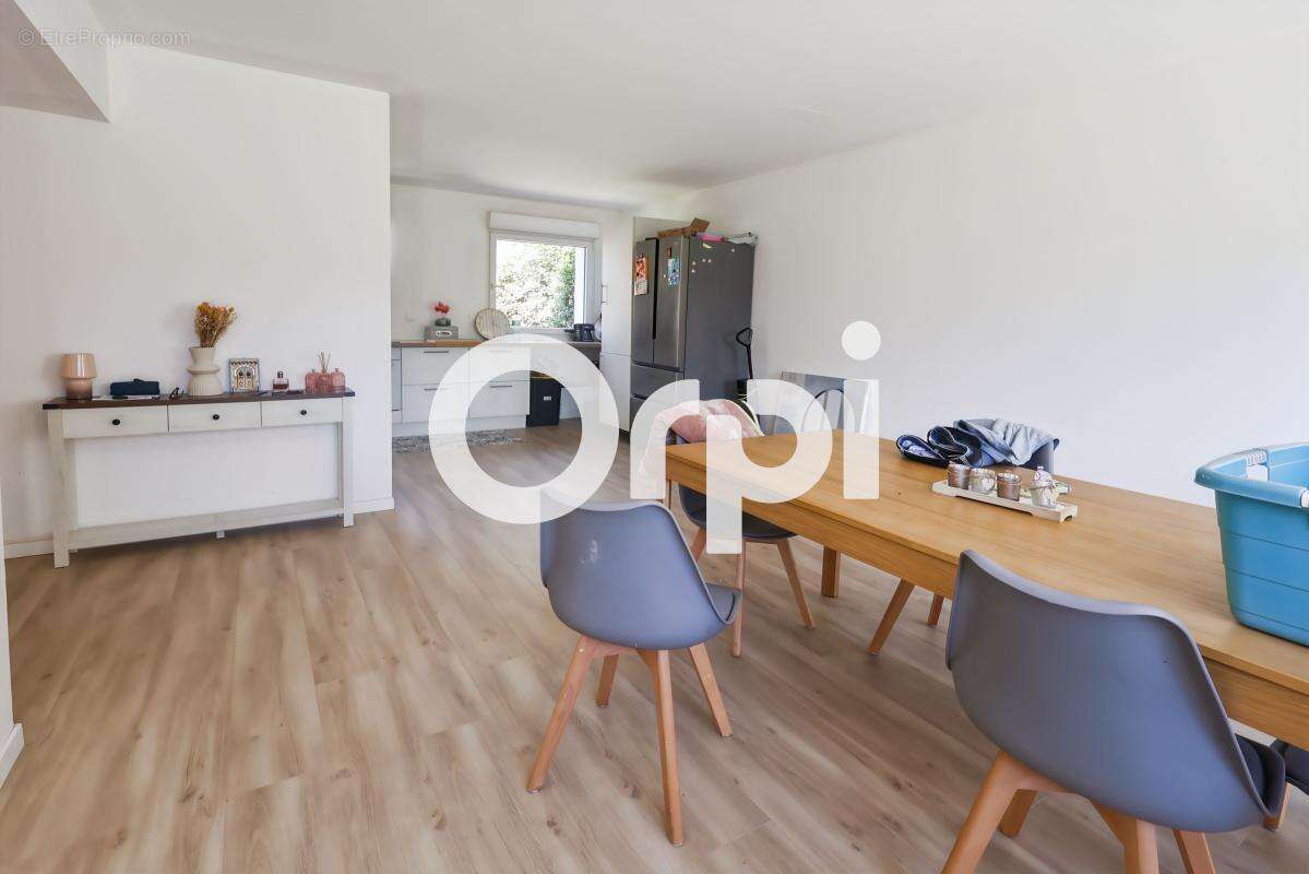 Maison semi individuelle, 6 chambres et jardin à Saint-Pol-sur-Mer (59430) - photo 2