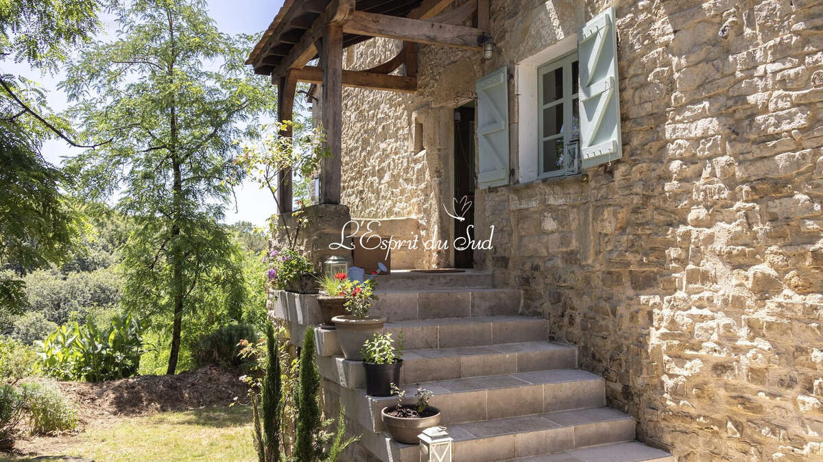 Maison 134 m² à Parisot  - photo 4