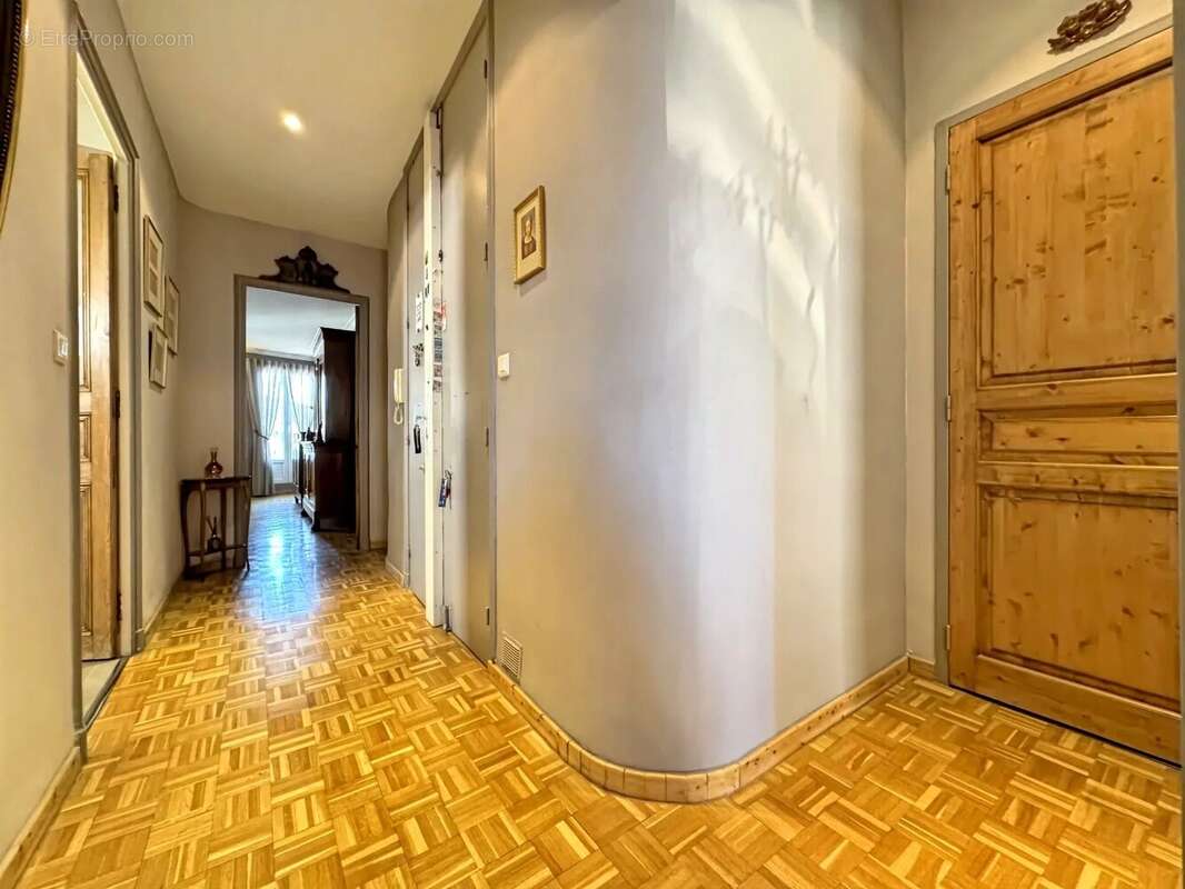 Appartement à MARSEILLE-6E