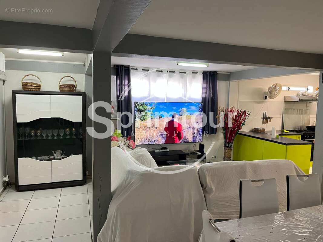 BASSE-TERRE - Maison familiale T 5 avec studio indépendant - photo 4