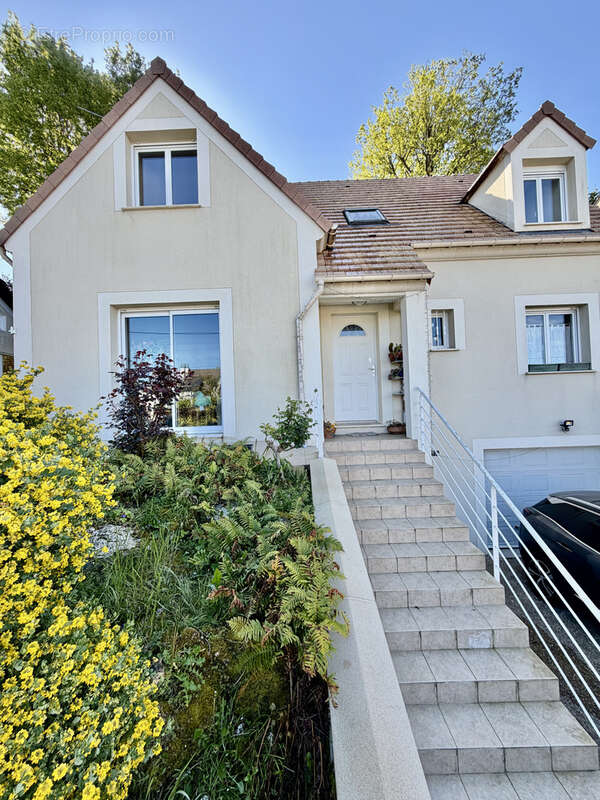 Maison à BURES-SUR-YVETTE