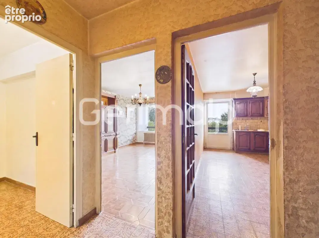 Vente - Appartement - 4 pièces + cuisine - 83 m² - 410 000 € - - photo 5