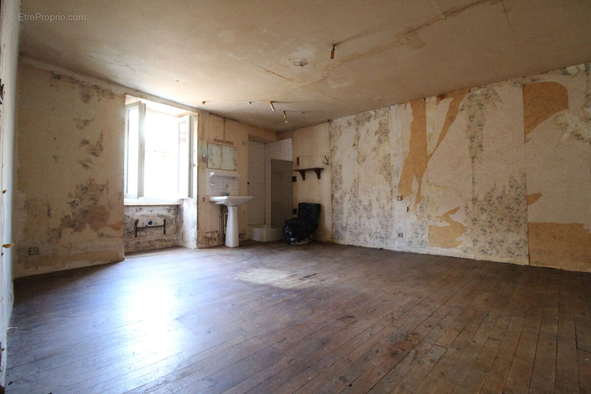 Maison à SAINT-GEORGES-DE-LUZENCON