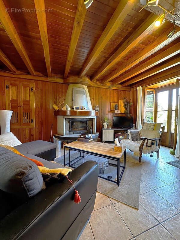 Maison à SALLES-CURAN