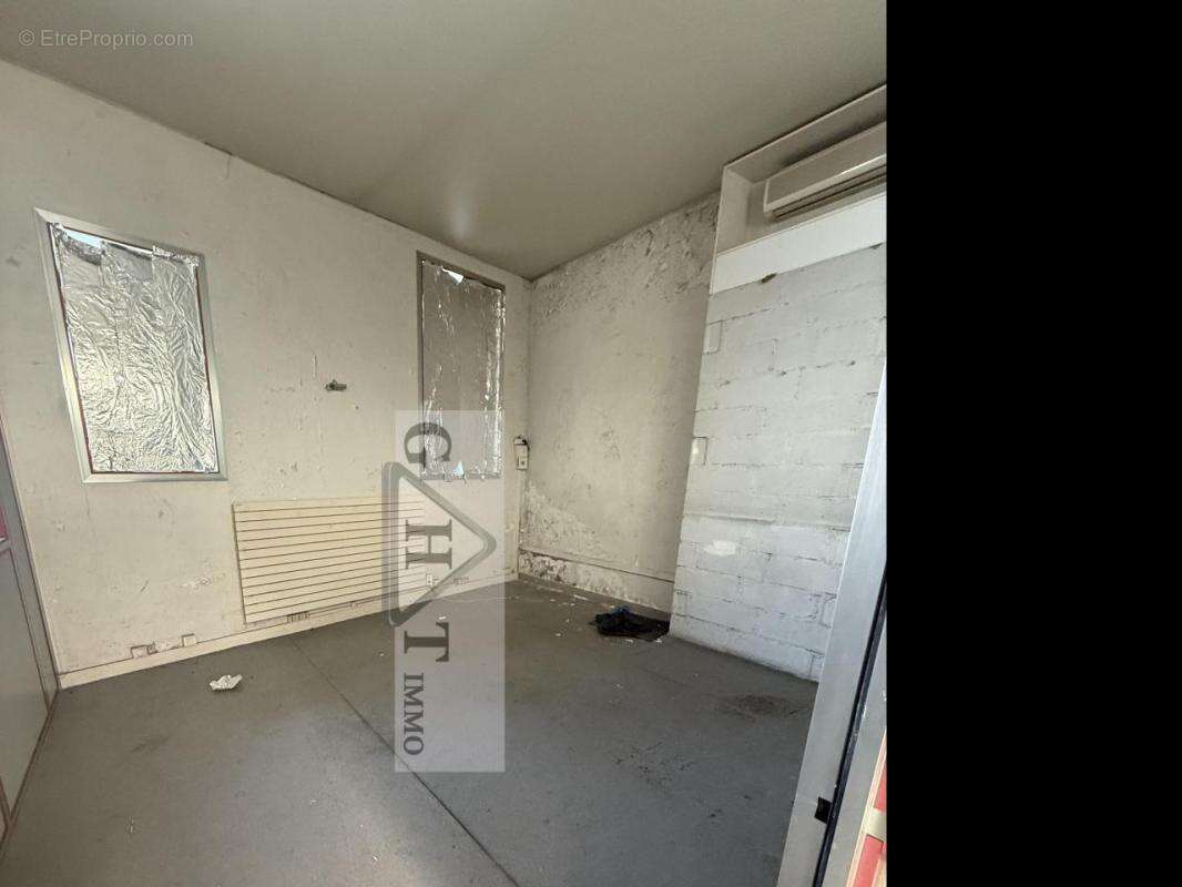 Commerce à ROMAINVILLE