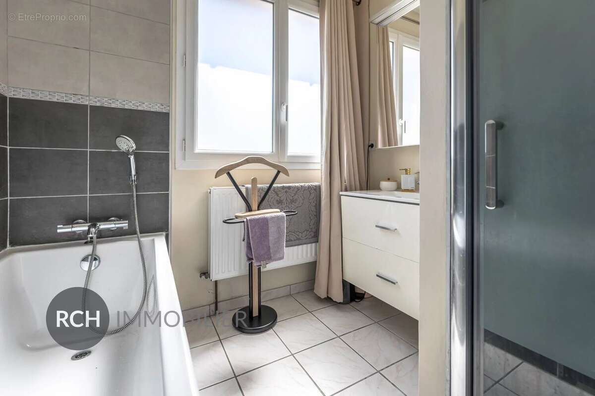 Maison à NEAUPHLE-LE-CHATEAU