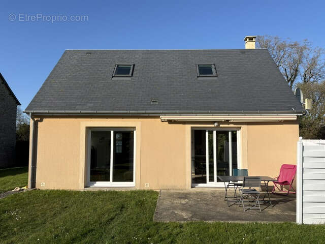 Maison à COLLEVILLE-SUR-MER