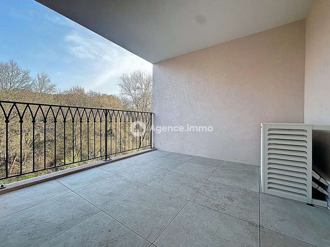 Appartement à FLASSANS-SUR-ISSOLE