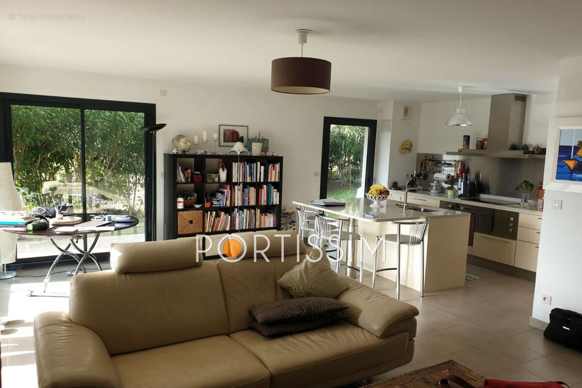 Appartement à SAINT-LAURENT-DU-VAR