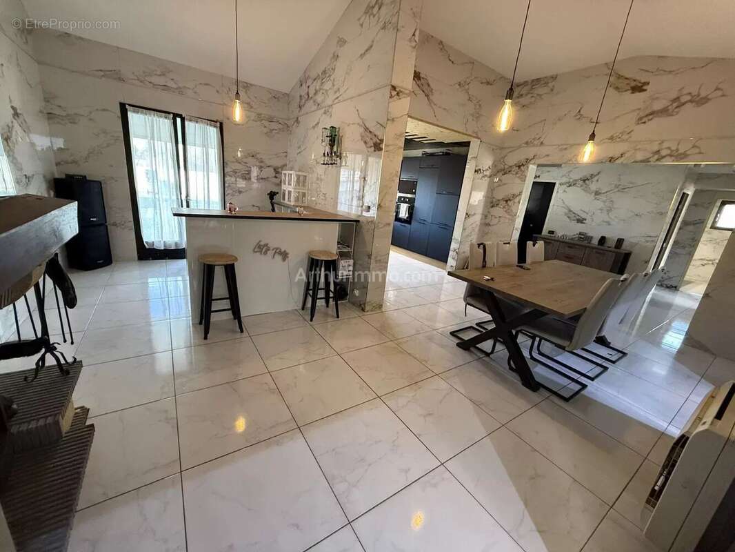 Maison à CEYRAS