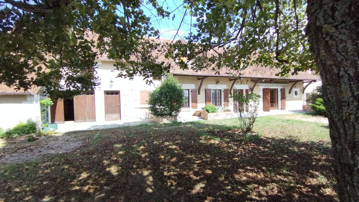 Maison à YZEURES-SUR-CREUSE