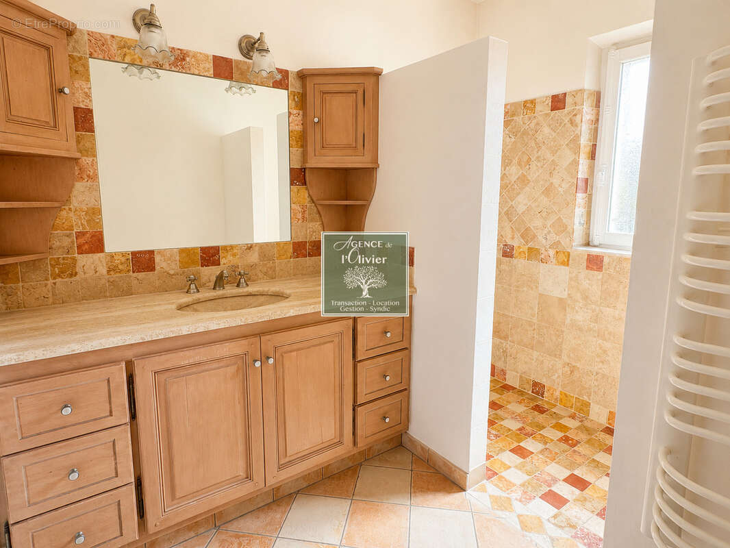 A pieds du centre de Saint-Rémy, maison familiale sur près de 1400m2 de terrain - photo 10