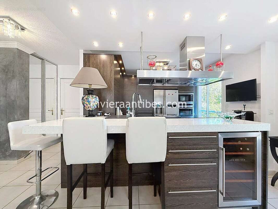 Antibes centre. appartement d'exception 4 pièces. - photo 8