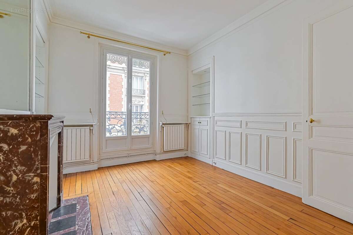 Appartement à PARIS-16E