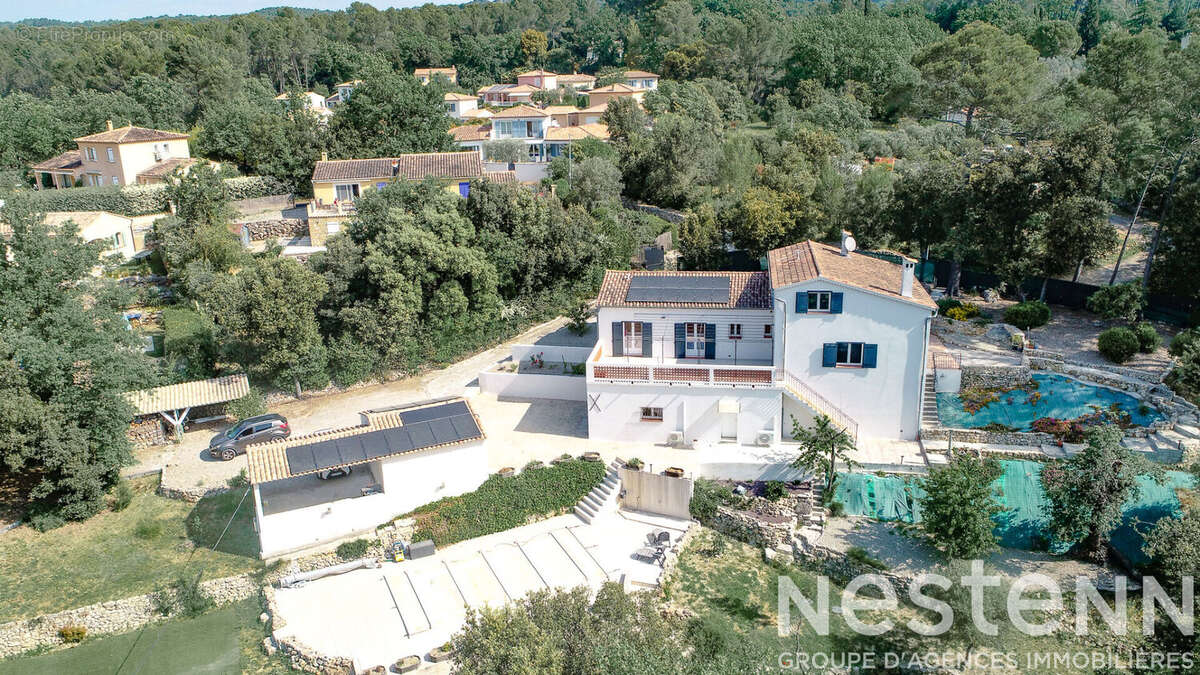 A vendre à LORGUES - Propriété familiale 6 chambres au coeur d'un environnement privilégié avec PISCINE - photo 5