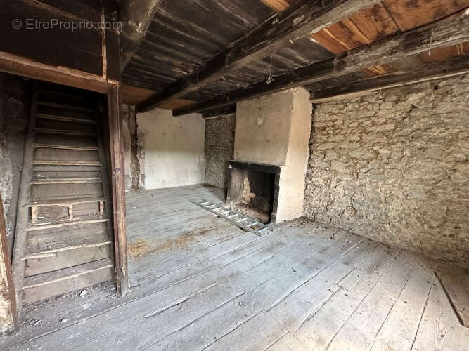Maison 80 m² à Pontaumur  - photo 5