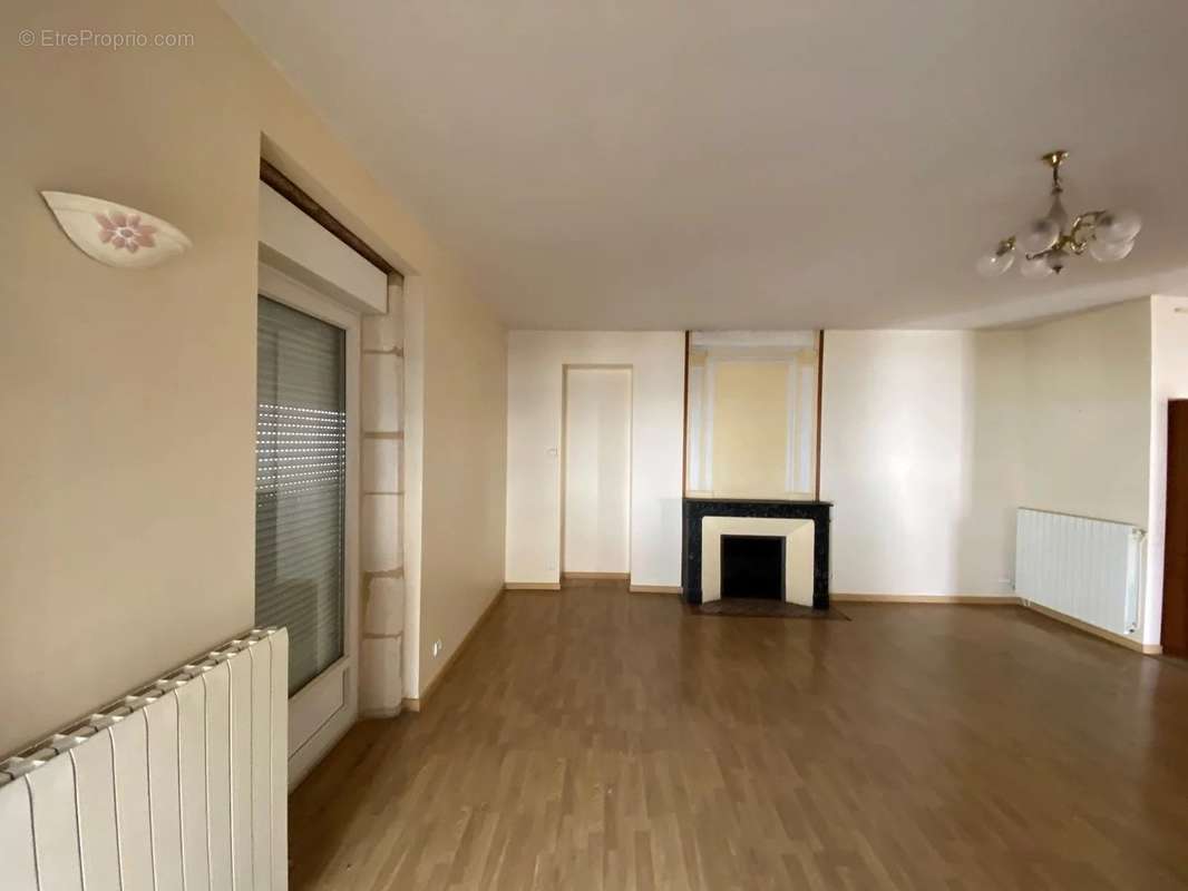 Appartement à FUMEL