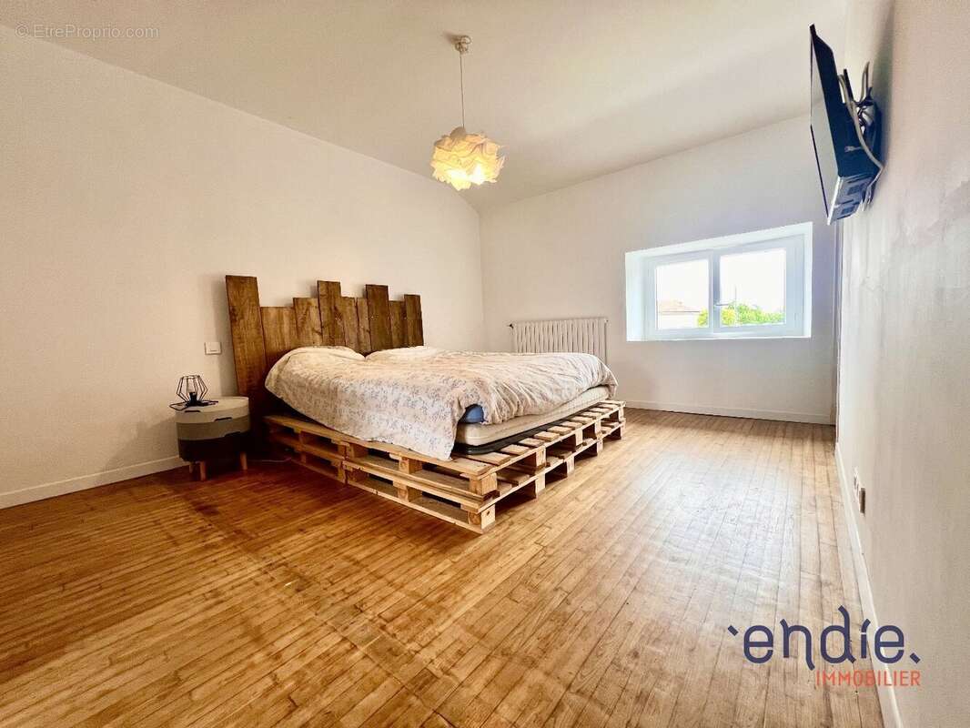 Maison à CHAMPAGNE-SAINT-HILAIRE