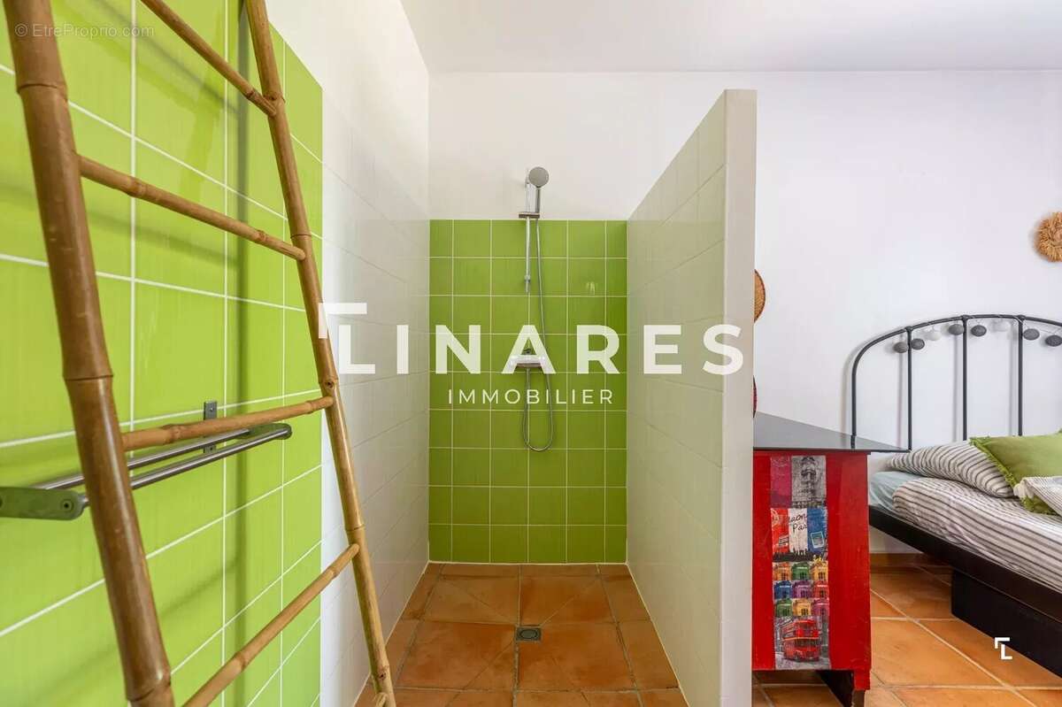 ÉVIDENCE- Maison T6 de 180m2 - Piscine - Terrain de 1000m2 - Garage - 13720 BELCODENE - photo 9