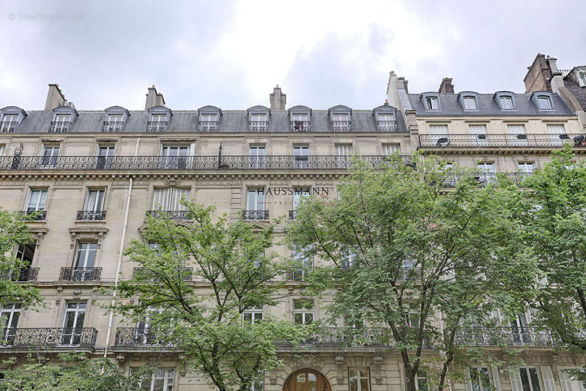 Appartement à PARIS-8E