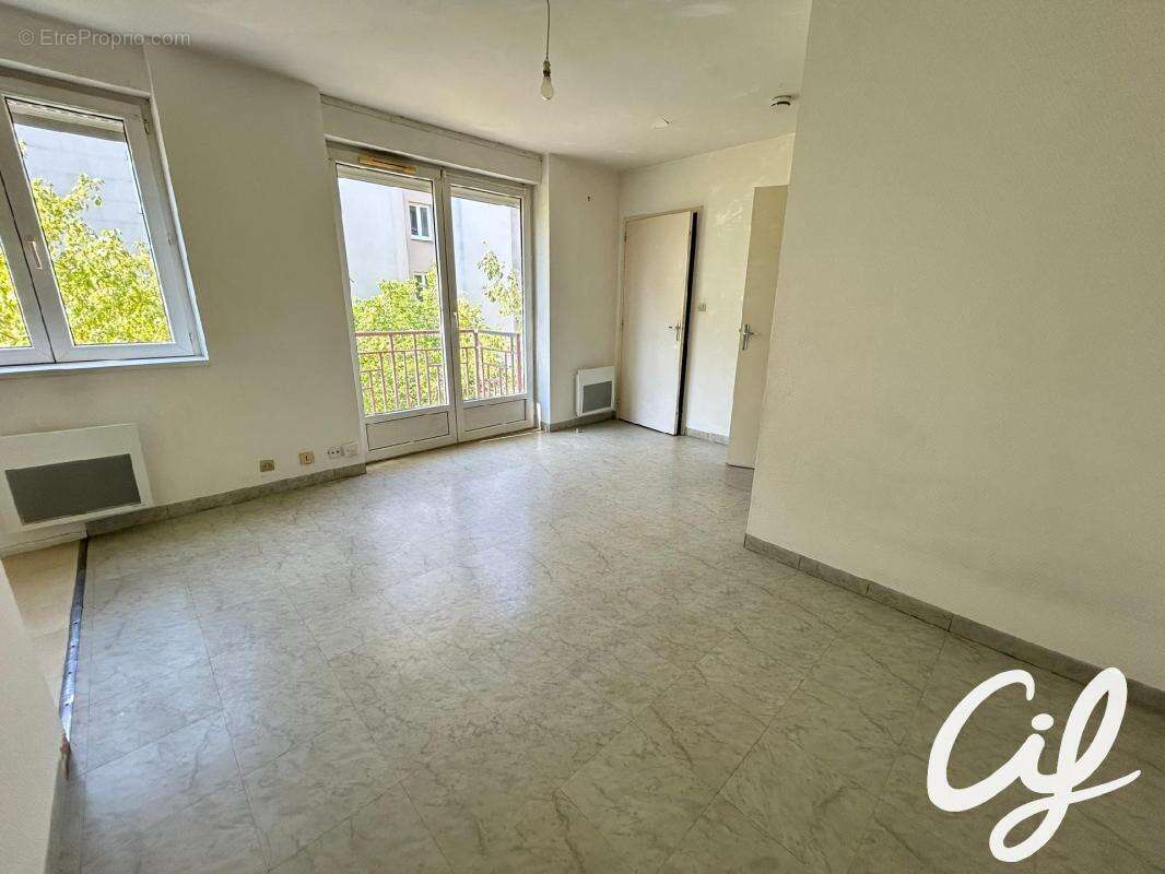 Appartement T1 NANTES Champ de Mars - 23.85 m2  104 000 Euros - photo 3