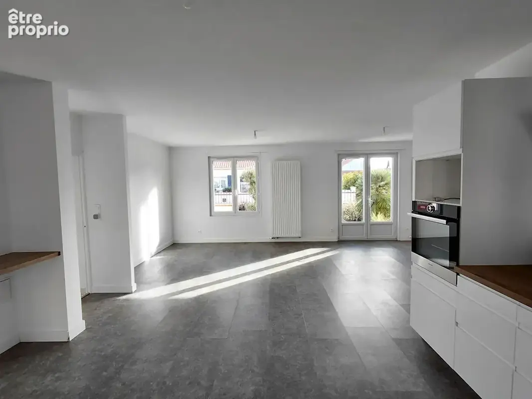 Maison entierement renovee de 126 m² dans le centre ville de challans - photo 4