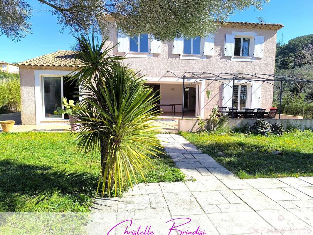 Maison à CEYRESTE